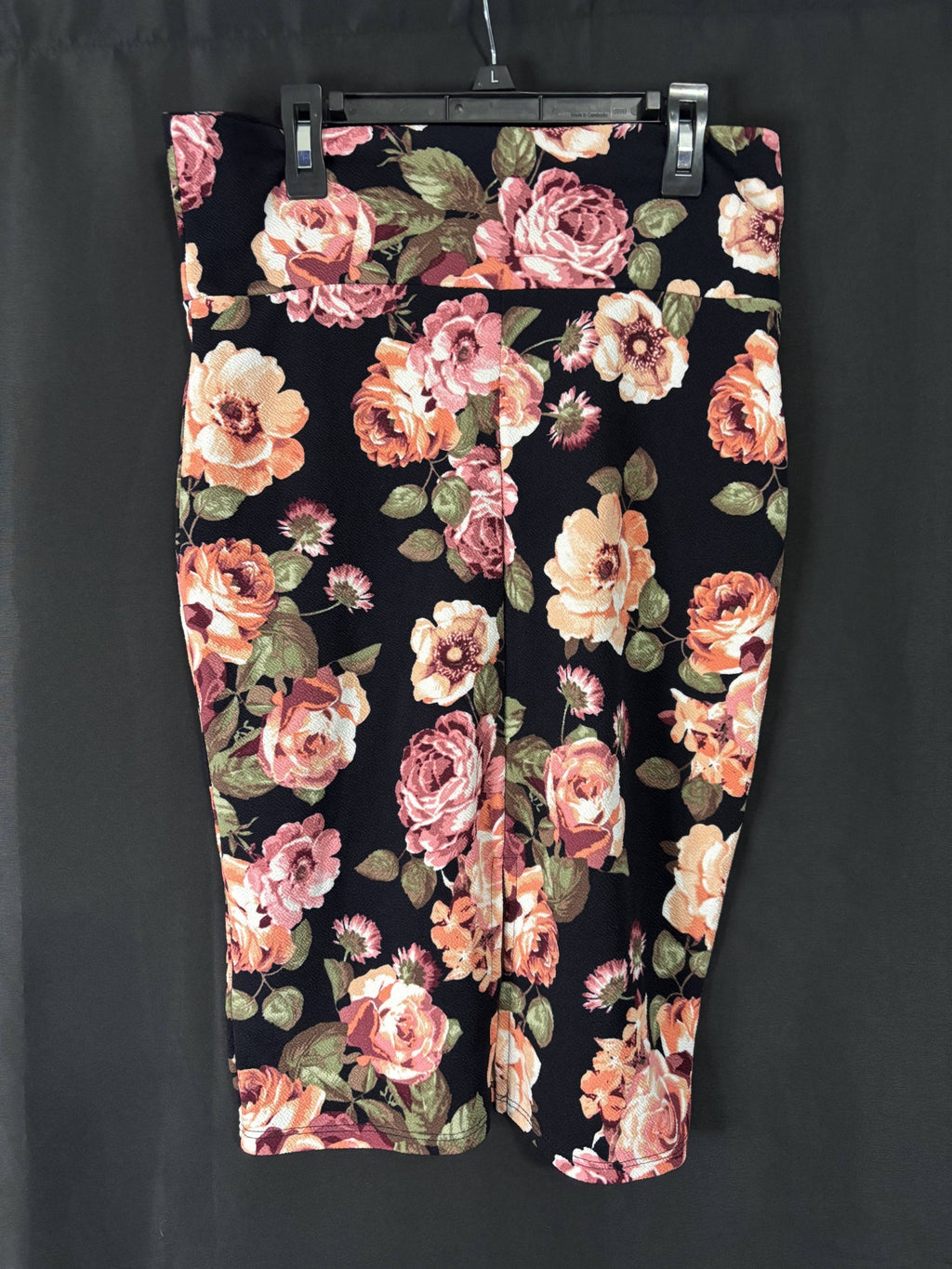 Resale - Ultra Flirt Floral Pencil Skirt — Black with Coral Blooms — Women's M